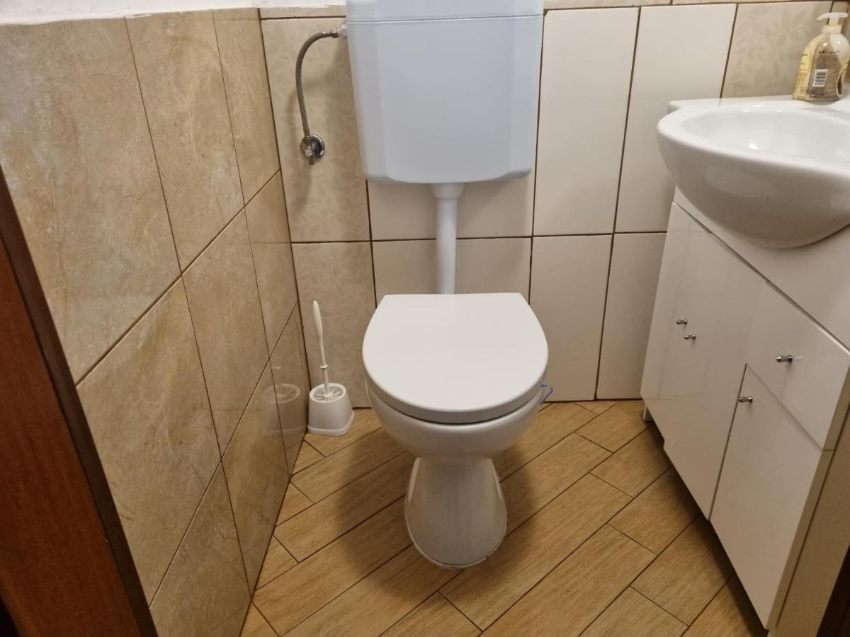 Appartement Caci à Črni Kal Extérieur photo