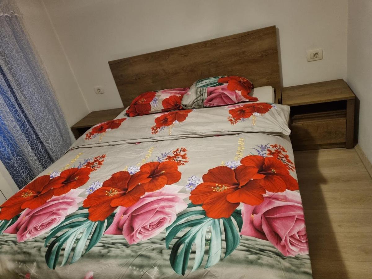 Appartement Caci à Črni Kal Extérieur photo