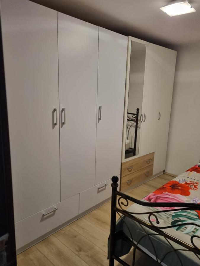Appartement Caci à Črni Kal Extérieur photo